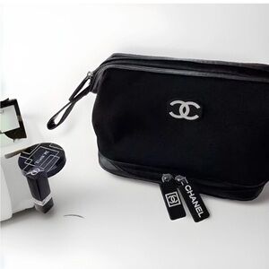 Elegant Black Makeup Bag
🖤🖤🖤